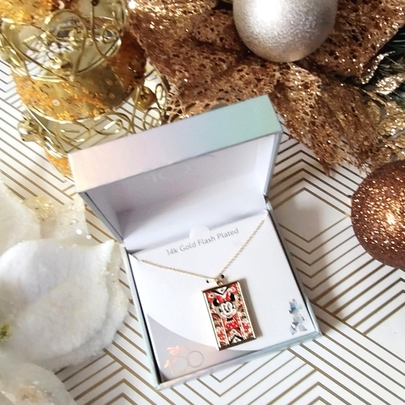 New in Box Disney Minnie Mouse Face Card Necklace - Picture 4 of 12